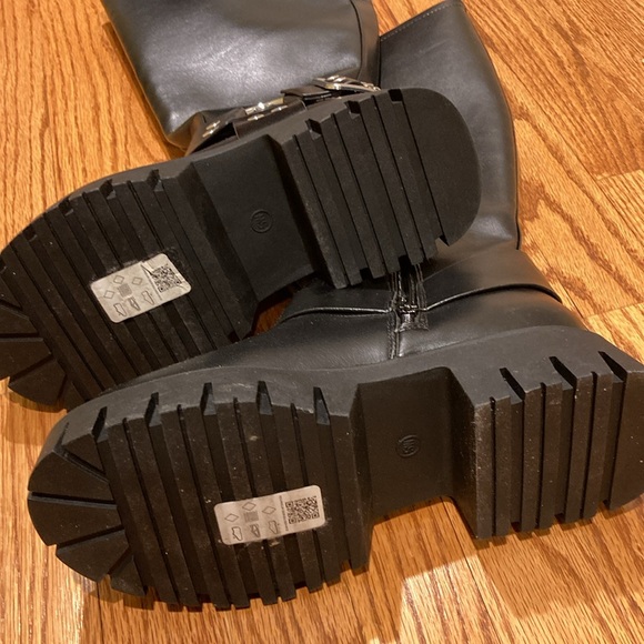 Asos knee high NEW sz 7Wide black boots w/side buckle and zipper - Picture 4 of 9